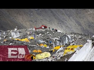 Tragedia en el Monte Everest tras el sismo en la Nepal / Titulares de la Noche