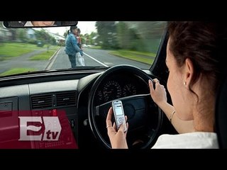 Aumentan accidentes vehiculares por el uso del celular al conducir  / Titulares de la Noche