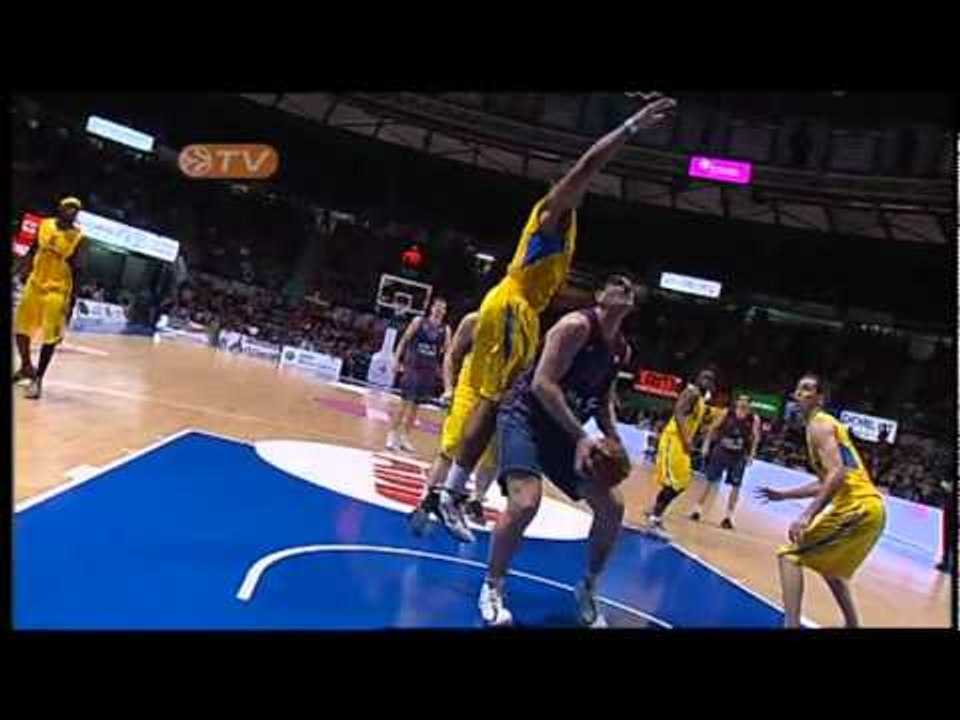 Anadolu Efes inks Batista