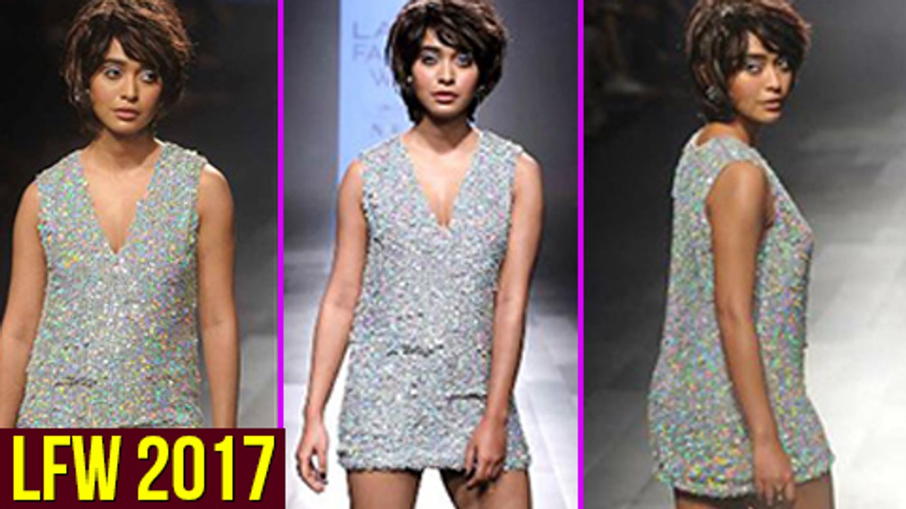 Sayani Gupta Shines In Silver, Ramp Walk At Lakme Fashion Week 2017