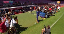 Barcelona'nın Yeni Transferi Paulinho'nun İmza Törenine 2 Bin Kişi Geldi