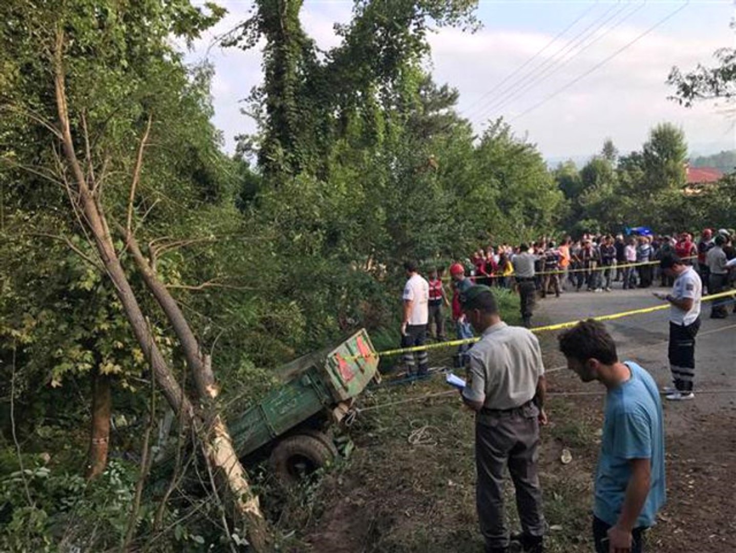 Sakarya'da İşçileri Taşıyan Traktör Devrildi: 7 Ölü, 10 Yaralı -  Dailymotion Video