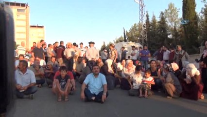 Kötü Kokuya Dayanamayan Vatandaşlar Yolu Trafiğe Kapattı