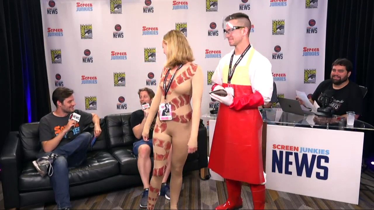 FLICK BAIT - Jared Leto's Joker Kills Harley Quinn!  (LIVE FROM SDCC 2017)-FZEWaXcL7kc