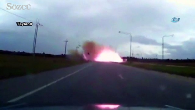 Seyir halindeki araç patladı