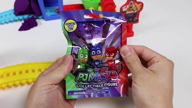 Breaking Kinetic Sand Boulders on Mickey Train Express Using Disney Mickey Mouse Tools!-2IY3P8kOTc8