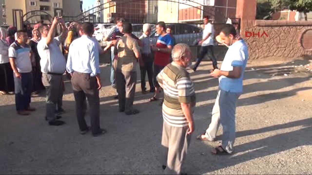 Adıyaman'da İntihar Girişimli 'Kötü Koku' Eylemi