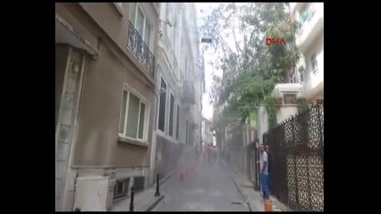 Yunanistan"ın İstanbul Başkonsolosluğu binasından dumanlar yükseliyor