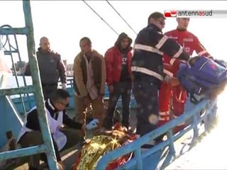 TG 09.12.11 Giunto a Gallipoli peschereccio con 75 migranti