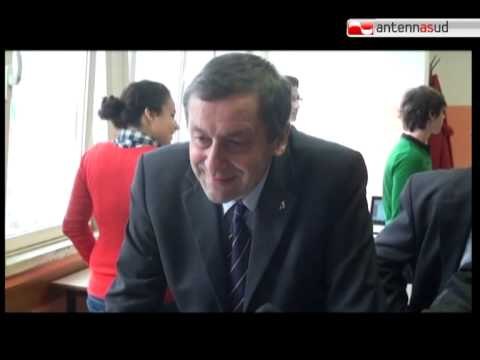 TG 14.12.11 Il Ministro Profumo tra i banchi di scuola a Brindisi e Lecce