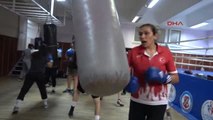 Milli Boksör Elif Güneri, Dünya Şampiyonasına Polis Olan Antrenörüyle Hazırlanıyor