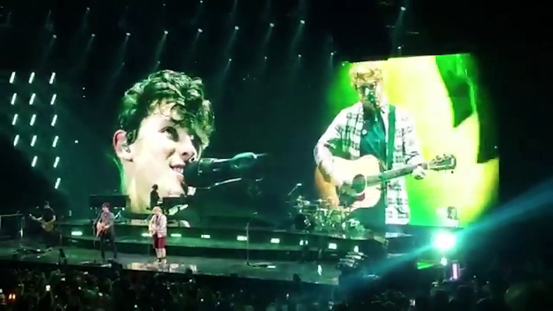 Ed Sheeran SURPRISES Fans At Shawn Mendes Concert, Performs 'Mercy' Duet-DAWOwvruFtw