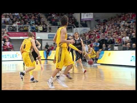 Play of the Night: Anton Gavel to Maik Zirbes, Brose Baskets Bamberg