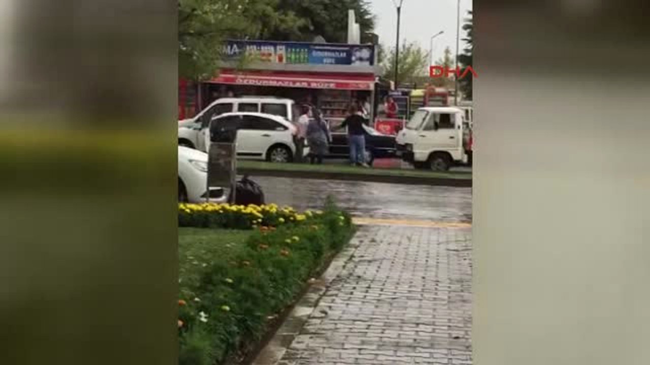 Başkentte Sürücüler Sağanak Yağış Altında Birbirine Girdi