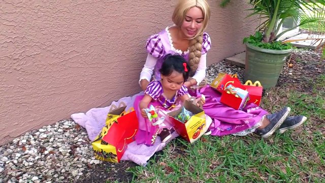 Princess Rapunzel Baby McDonalds Drive Thru w/ Happy Meal, Snow White, Catwoman, Bees