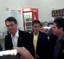 Deputado Jair Bolsonaro é OVOcionado no interior de São Paulo