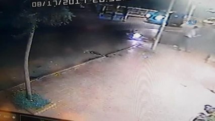 Ters Şeride Giren Otomobil Kazaya Neden Oldu...kaza Anı Kamerada