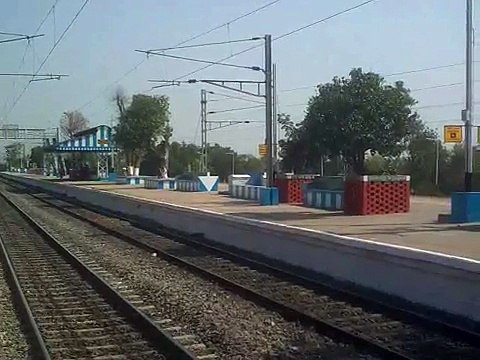 2347 Up Howrah- Rampurhat Shaheed Express passing Talit station with a HWH WDM-2 loco.3gp