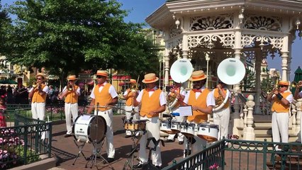 Frozen Medley by the Main Street USA Band at Disneyland Paris