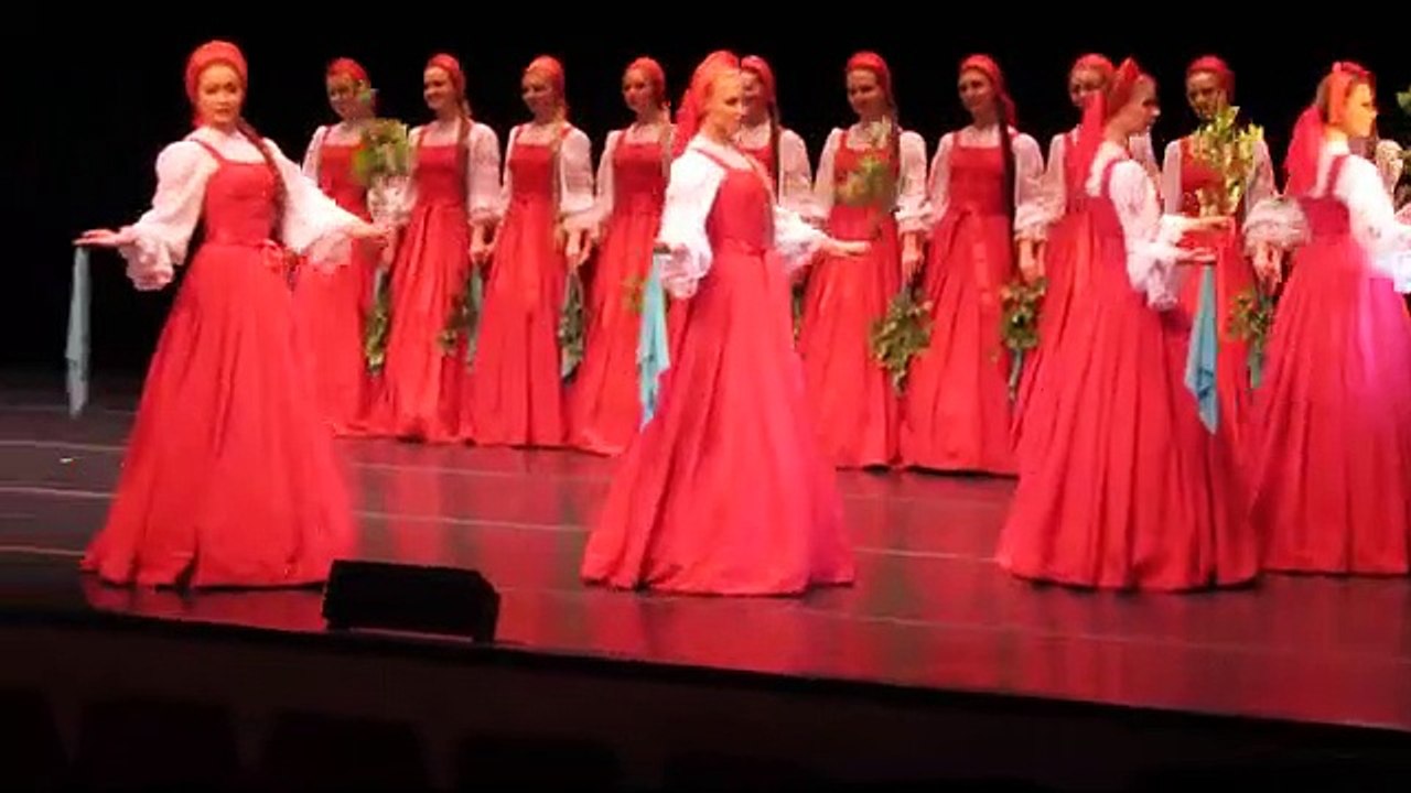 Izašle su na binu u tradicionalnim odijelima, a onda priredile magičnu predstavu koja oduzima dah!