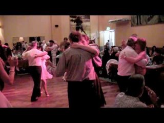 Olga Khovanchuk y Carlos Neuman bailando Tango en Salon Canning
