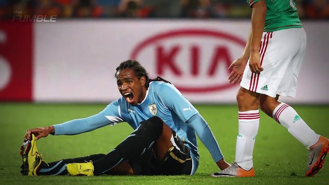 Kao da mu je OSMI PUTNIK ušao u nogu. List mu se bukvalno “kidao” iznutra! Ovo je najjeziviji grč koji ste videli