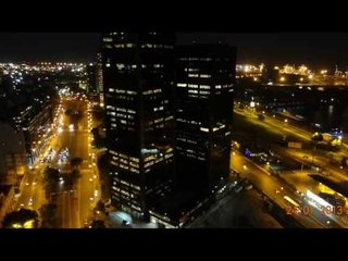 Buenos Aires nocturna y su puerto visto desde arriba.