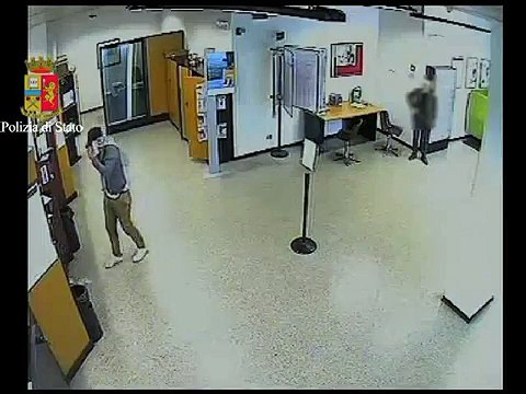 BARI, ASSALTA DUE BANCHE CON UNA SIRINGA E UN CD ROTTO: ARRESTATO RAPINATORE