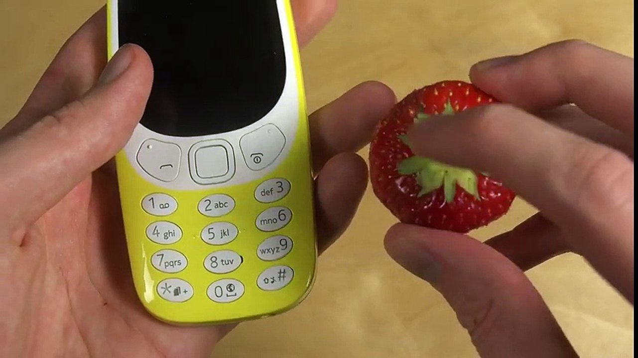 Nokia 3310 2017 vs. Strawberry - Quick Comparison