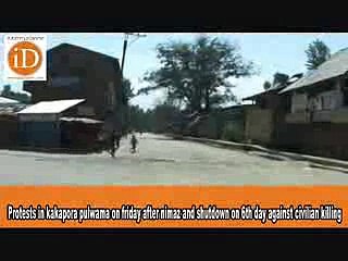 Protests in kakapora pulwama on friday after nimaz and shutdown on 6th day against civilian killing