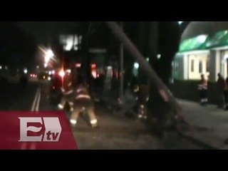 Automóvil choca contra poste de luz en Tlalpan / Vianey Esquinca