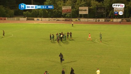 Carton Jaune sur ce pied haut, avec le joueur du Red Star qui reste au sol