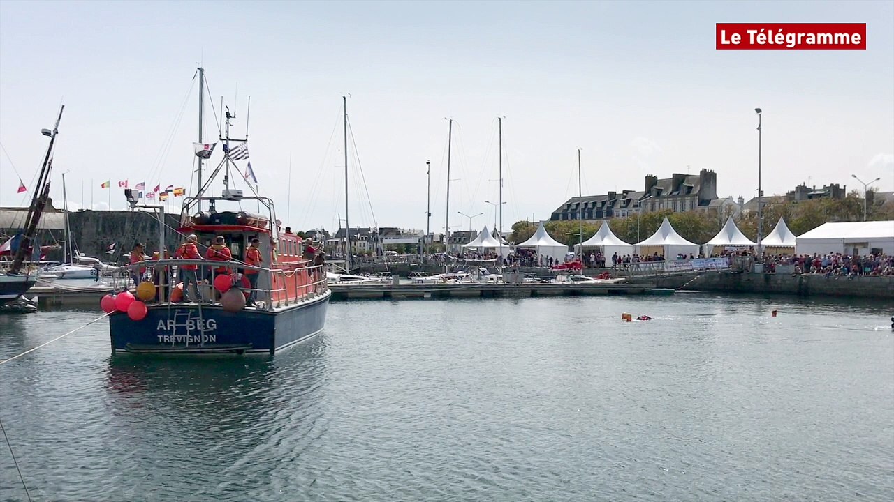 Concarneau. Filets Bleus : démonstration de sauvetage en mer