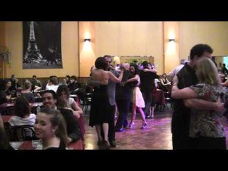 como hacer un buen abrazo de tango, comodo, contenedor y pasional.