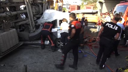 Kadıköy'de Beton Mikseri Köprüden Aracın Üstüne Uçtu 1 Ölü, 5 Yaralı