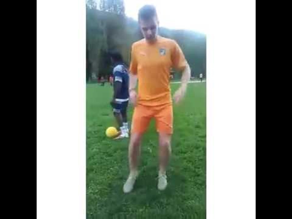 Un blanc dansant le Coupé Décalé