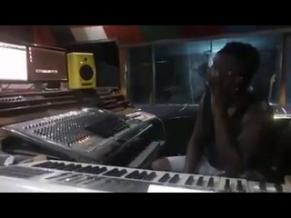 VETCH LOLAS ATTAQUE SON ANCIEN PATRON