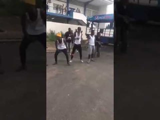 ARAFAT ET LA YOROGANG TOURNENT DANS LES ECOLES ET FONT LE SHOW