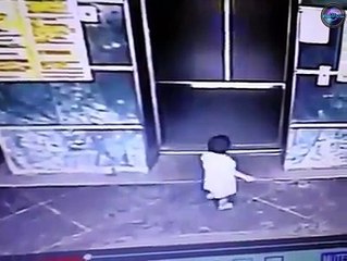 Mother Kicks Daughter Away From Closing Lift Doors