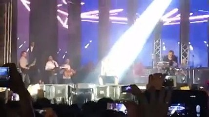 عمرو دياب يغني لبرج الميزان والدلو