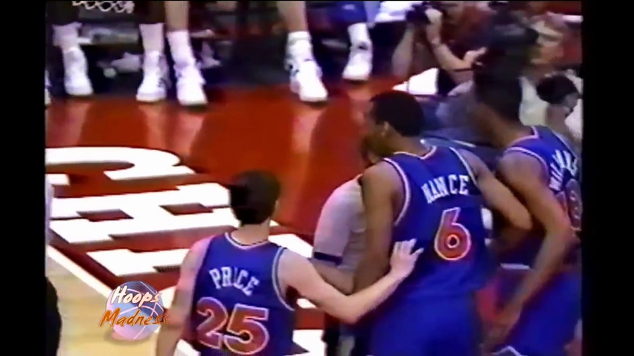 Charles Oakley vs Hot Rod Williams! Oak Gets Angry after Hard Foul on Michael Jordan!