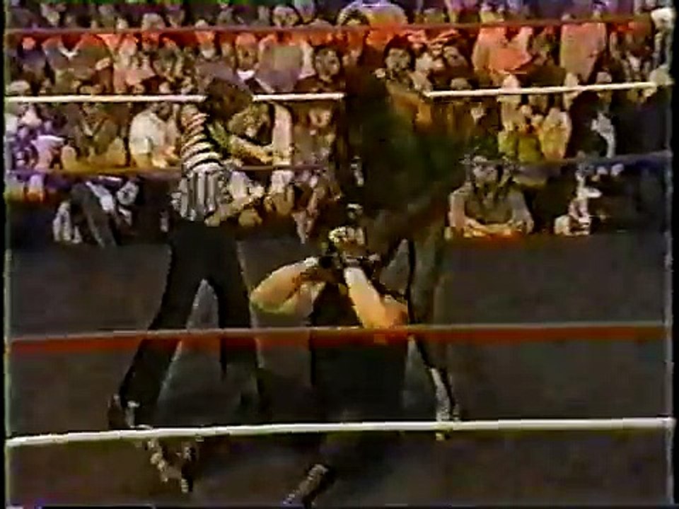 Bobo Brazil Vs The Hooded Hangman (with Saul Creatchman)