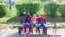 Homme chauve-souris vie film de plein air Cour de récréation farce réal homme araignée super-héros contre Super Girl