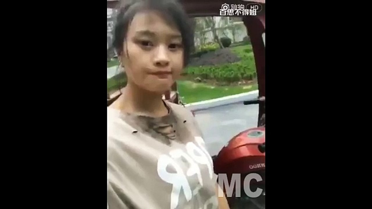 Strong Woman work hardly .