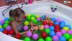 Spiderman и Ярослава купаются в ванной с разноцветными шариками | Видео для детей
