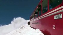 Puissant souffleur de train à neige à grande puissance grâce à des chemins de chemin de fer Deep Snow Full HD Compilati