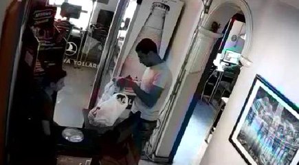 Arkadaşın İstiyor' Diye Kandırıp, Aldığı Bağış Kutularıyla Kaçtı