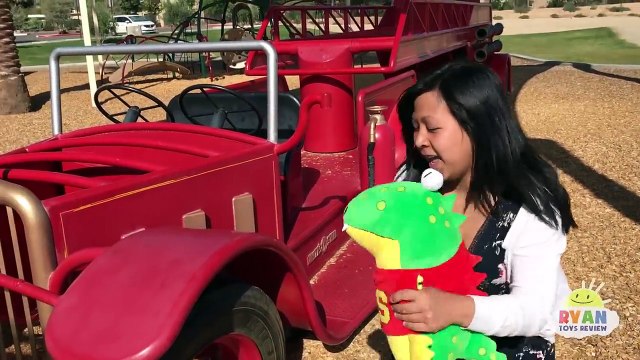 Bad Kid and Bad Mommy Steal Toy Gus and Escape Jail IRL at playground! Family Fun Kids Pretend Play-UT2B1wcXrSk