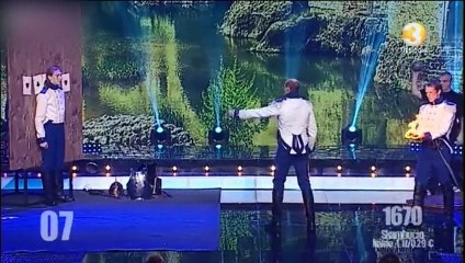 Ce Lanceur de couteaux va prendre beaucoup de risque... Dangereux!