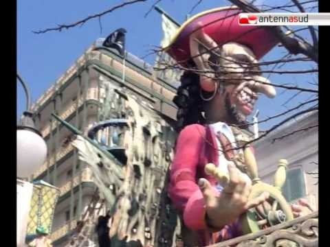 TG 27.02.12 Carnevale Putignano: vince il vascello fantasma, oltre 35mila persone alla sfilata